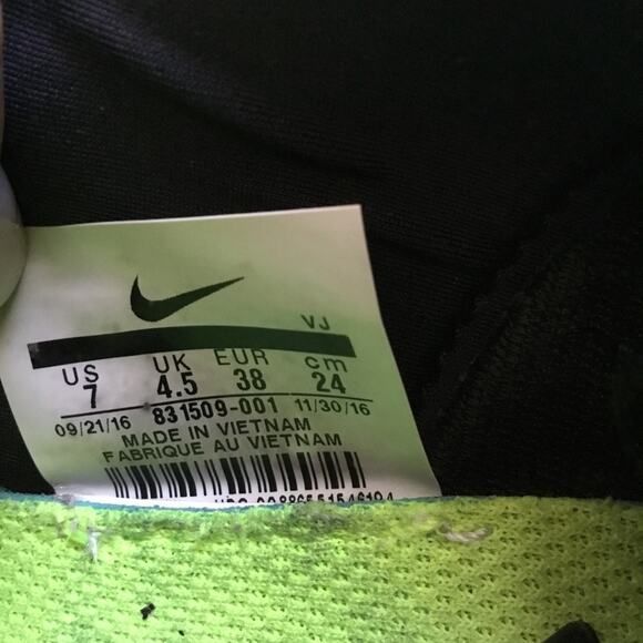 Nike Black Sneakers - Picture 4 of 7